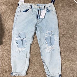 light wash cropped boyfriend jeans